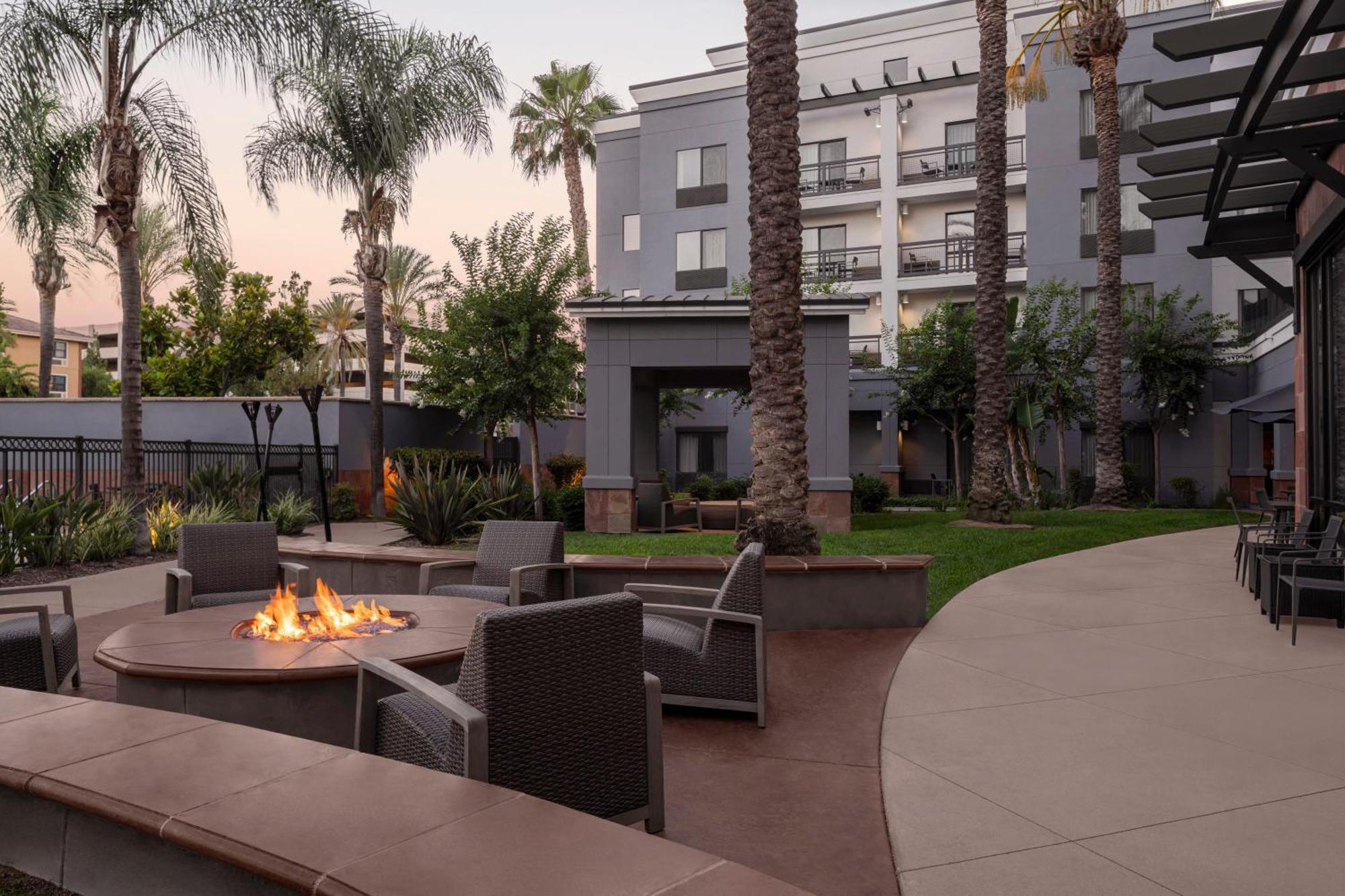 Courtyard Los Angeles Burbank Airport Extérieur photo